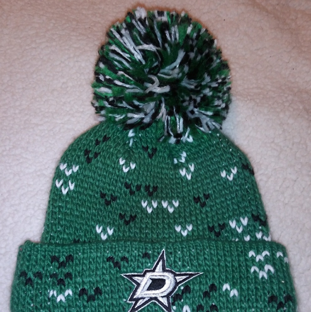 DALLAS STARS NHL Beanie Hat with Pom new w/o tags